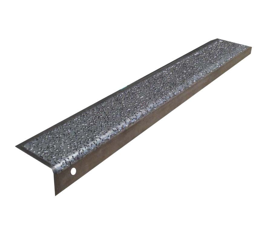 Nez_de _marche_antiderapant_ M granit Brut