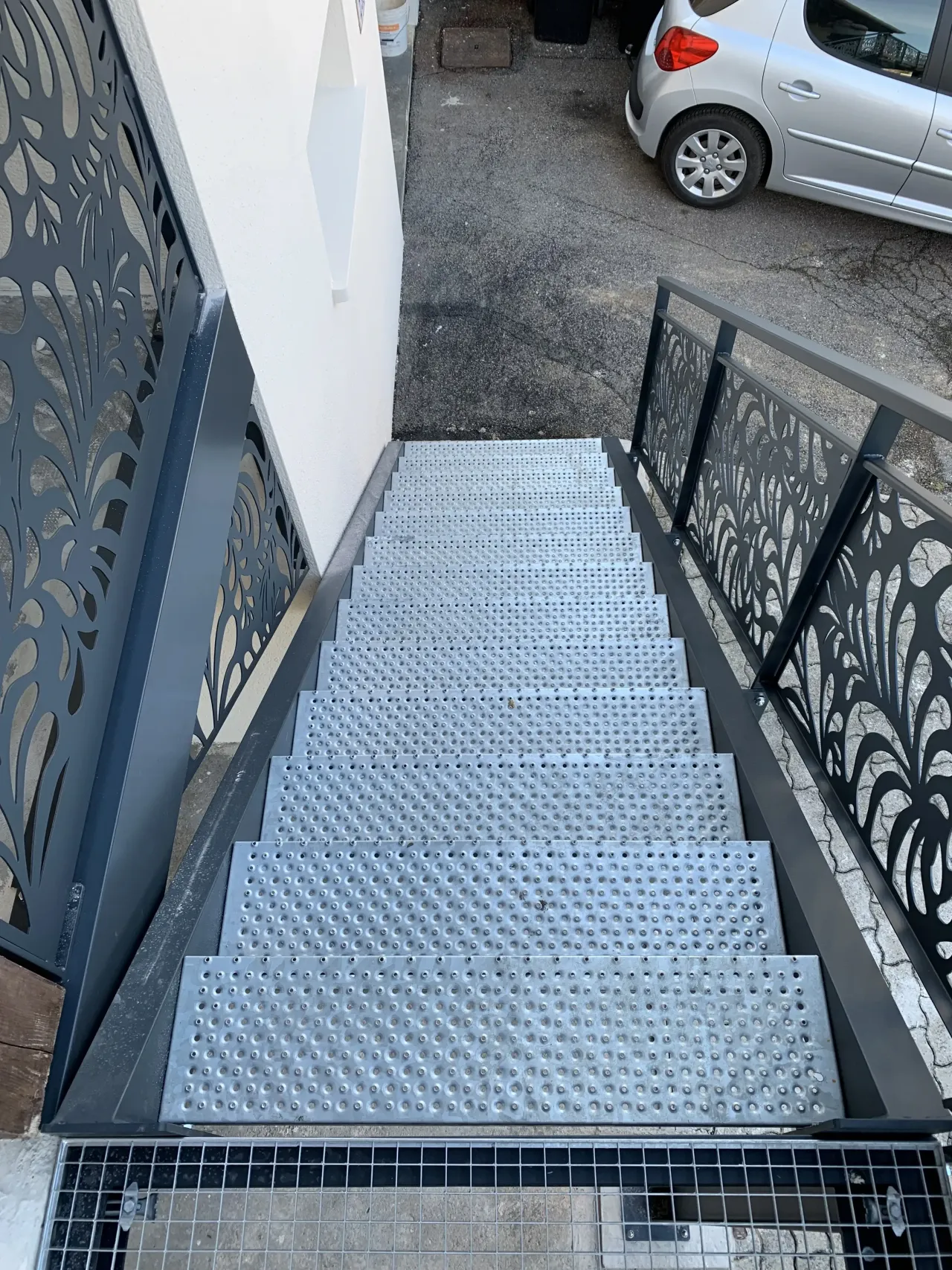 Marche_metallique_TOLHUIT_1