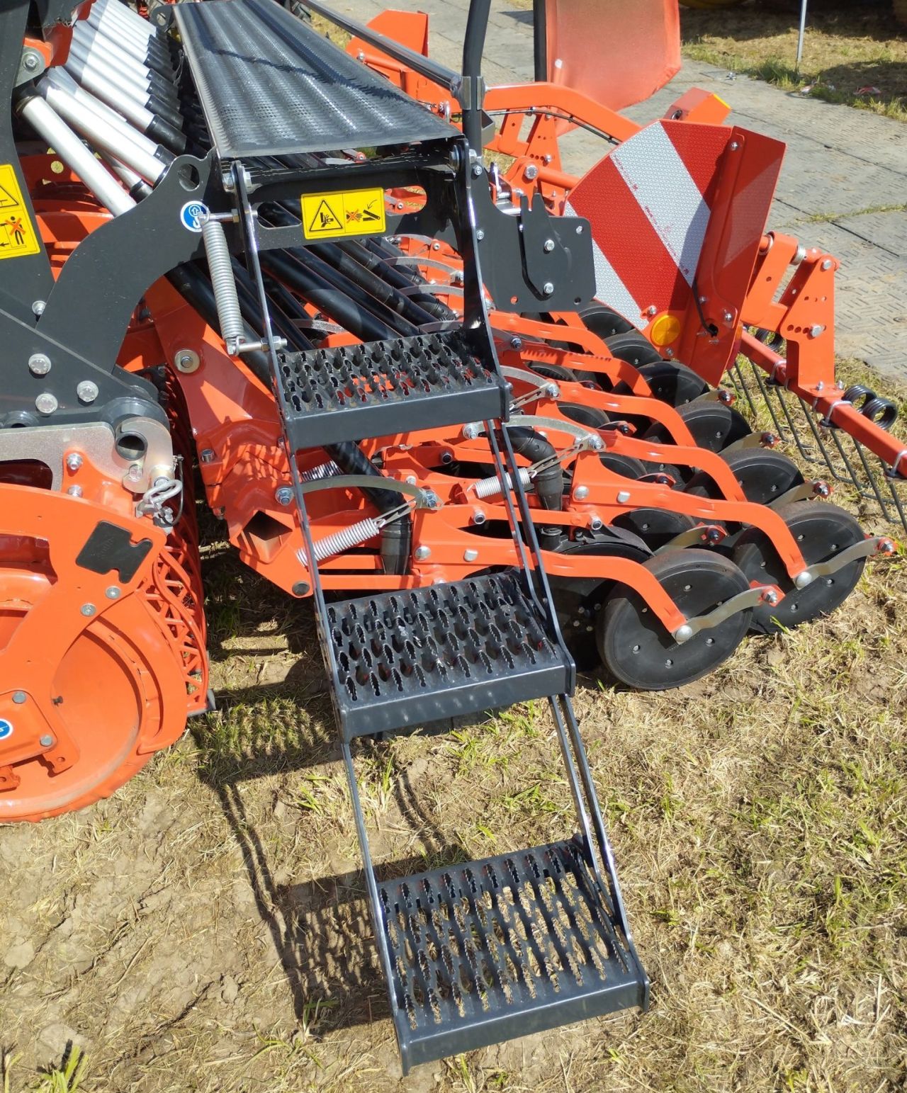 Marchepieds_machine_agricole_MEISER